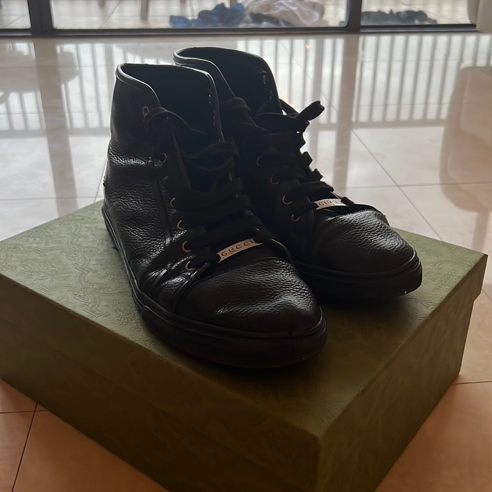 Gucci sneaker in great condition.